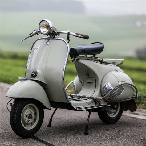 Beautiful vintage vespa Piaggio Vespa, Lambretta Scooter, Vespa Scooters, Vespa 400, Vespa Rally ...