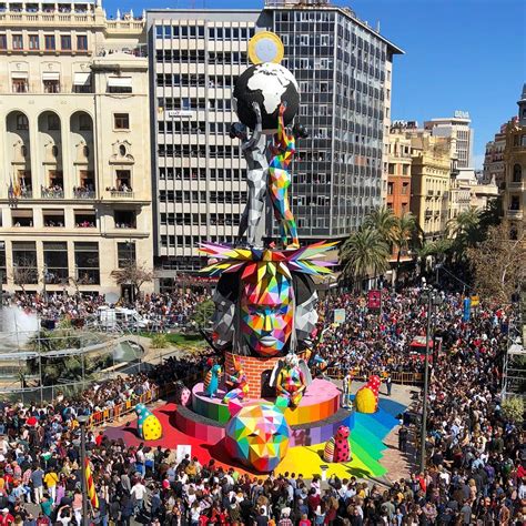 Streets: Okuda // Las Fallas Festival (Valencia, Spain) « Arrested Motion