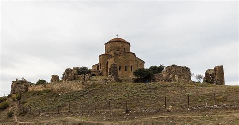 Jvari (monastery) - Wikipedia | Monastery, Monument valley, Natural ...