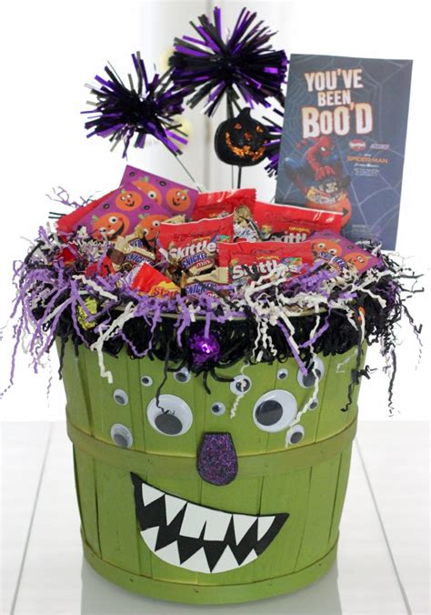 Make a Halloween Candy Basket to BOO It Forward! - The Homespun Chics