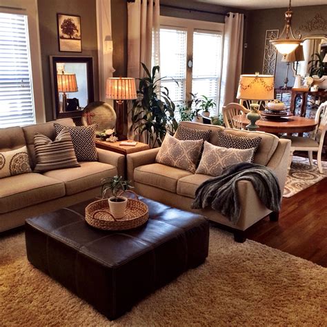 the living room is clean and ready to be used for entertaining guests ...