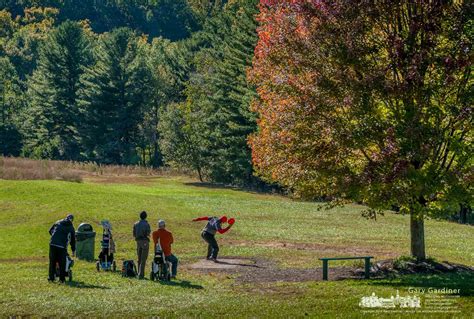 Sunday Disc Golf Championships - A disc golfer makes his first throw on ...