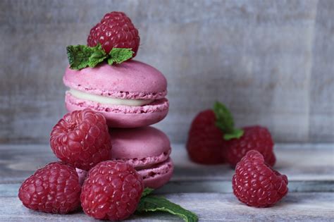 Free Images : macaroon, food, berry, strawberries, fruit, sweetness, pink, frutti di bosco ...