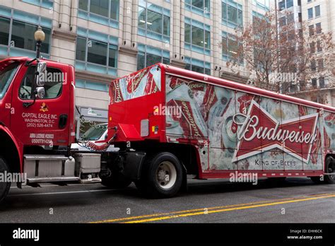 Beer delivery truck hi-res stock photography and images - Alamy