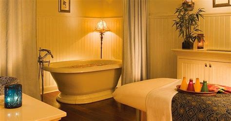 Hotel Viking in Newport, Rhode Island - Hotel Travel Deals | Luxury Link | Spa interior design ...