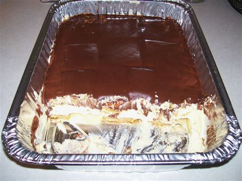 No bake Chocolate Eclair Cake - Recipes Need