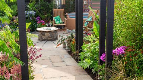 Narrow garden ideas: 12 clever ways to make the most of thin plots | GardeningEtc