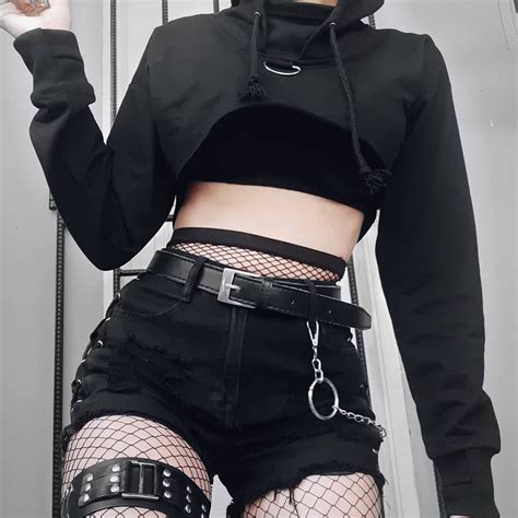 🕷🔮🧟‍♀️90's kid🧟‍♀️🔮🕷 on Instagram: “Rate this outfit 1-10🖤 [Crop top ...