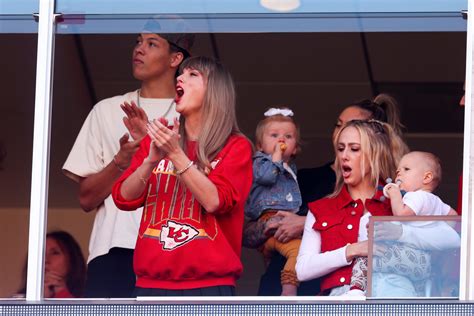 Taylor Swift Fans Are Not Happy With Brittany Mahomes' Old Tweets - The ...