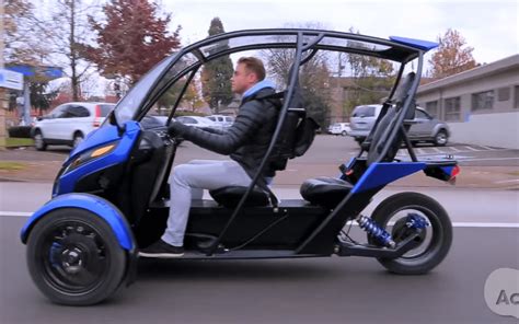 Three-wheeled half-enclosed electric motorcycle: Arcimoto SRK 8 [Video ...