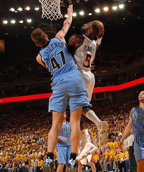 Baron Davis dunk on Andrei Kirilenko Nba Sports, Kids Sports, Hardwood Classic Jerseys, Baron ...