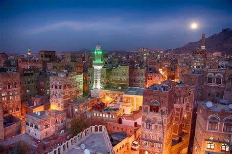 Moonrise over old Sanaa | Sana'a, City, Around the worlds