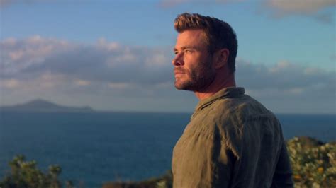 Shark Beach with Chris Hemsworth - National Geographic for everyone in ...