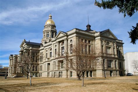 File:Wyoming State Capitol Gold Dome.jpg - Wikimedia Commons