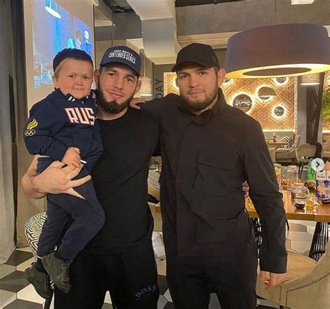 How did Hasbulla Magomedov and Khabib Nurmagomedov become friends?