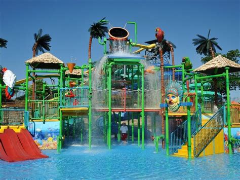 Hawaiian Falls Garland • FunThingsTexas.com