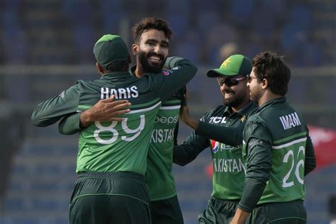 Usama Mir bowled a ripper for his maiden ODI wicket | ESPNcricinfo.com