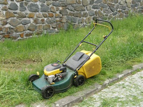 File:Lawn mower 1.JPG - Wikimedia Commons