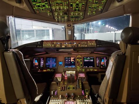 777 cockpit. : aviation