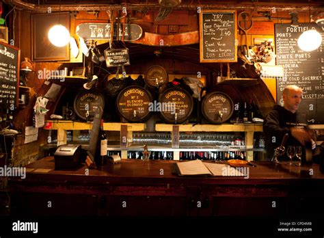 Gordons wine bar london hi-res stock photography and images - Alamy