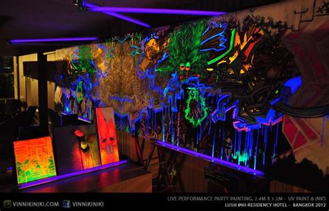 Black light art UV reactive find neon glow style artist Vinni Kiniki