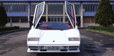 Which Lamborghini models have had scissor doors?