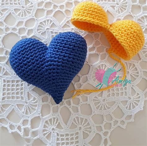 Heart keychain amigurumi