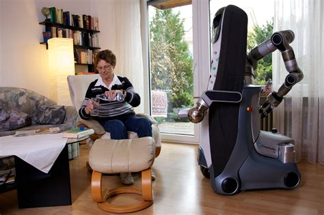 Care-O-bot 3 supporting elderly people at home | Tecnologia, The globe
