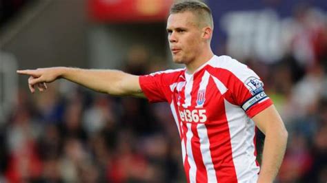 Wales: Stoke's Ryan Shawcross should change allegiance - Pulis - BBC Sport