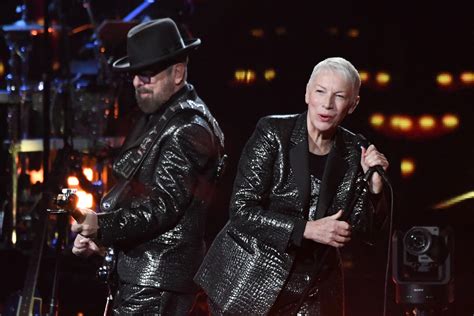 How Eurythmics' 'Sweet Dreams' Became a Triumph of Resiliency