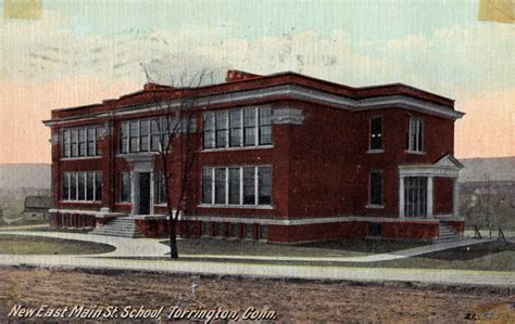 East Main Street School, Torrington – CT Postcards.net