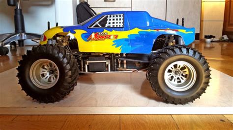 Thunder Tiger SSK 1/10 rc nitro monster truck roller with servos | website