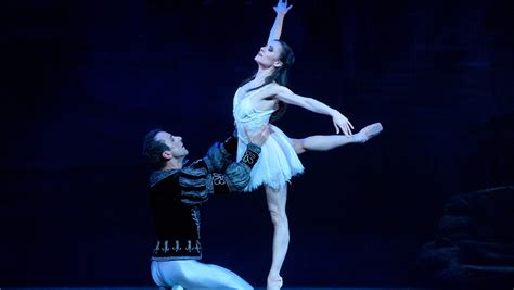 Milwaukee Ballet's 'Swan Lake' is one gorgeous dance after another