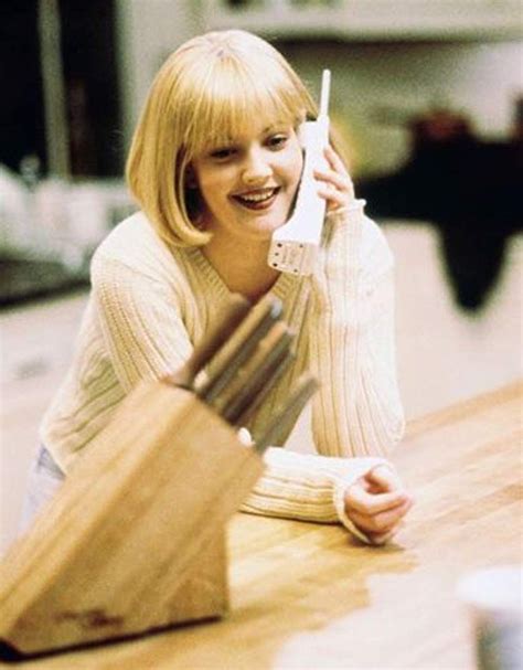 Drew Barrymore in Scream (1996) | Scream movie, Drew barrymore scream ...