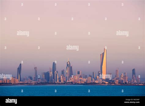 Kuwait city skyline hi-res stock photography and images - Alamy