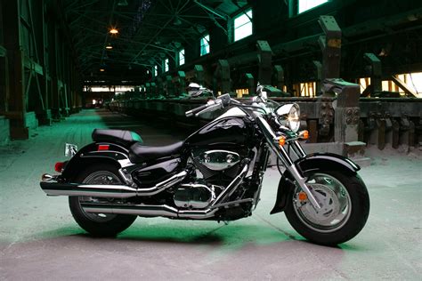 SUZUKI Boulevard C90 Black (2006-2007) Specs, Performance & Photos ...