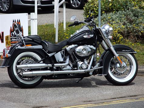 File:Harley Davidson on Tritton Road, Lincoln, England - DSCF1529.JPG ...