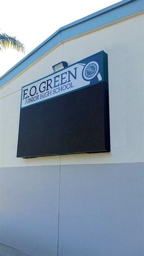 Outdoor sign installation on the building top | Front Signs