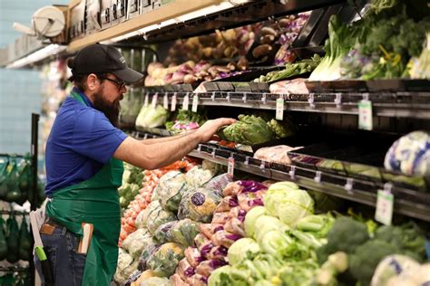 New Sprouts grocery store is open on Tucson's southwest side