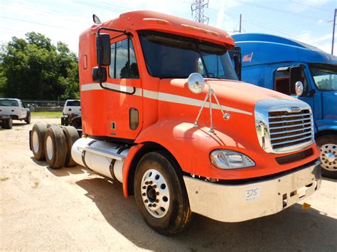 2007 FREIGHTLINER COLUMBIA Day Cab Truck