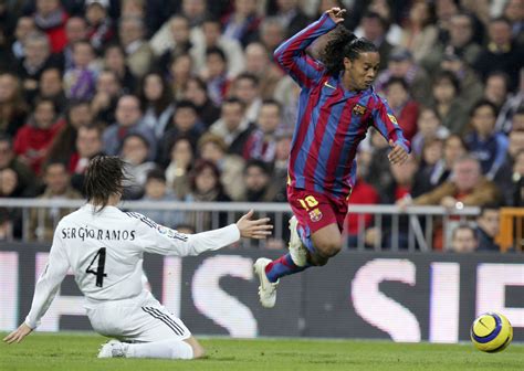 Ronaldinho Gaúcho, o Garrincha de tempos modernos que transcendeu os ...