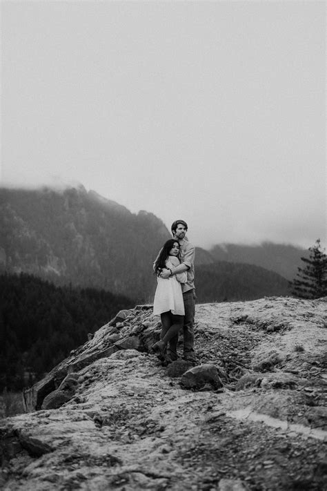 Franchesca + Ottos moody session on the Columbia River Gorge just 45 ...