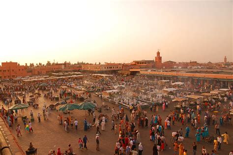 Fichier:Maroc Marrakech Jemaa-el-Fna Luc Viatour.JPG — Wikipédia
