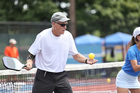 Pickleball vs. Paddle Tennis – What’s The Difference? - Pickleball Ace