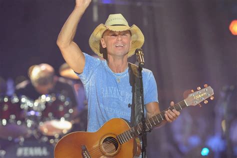 Kenny Chesney Surprises Fraternity With Impromptu Visit