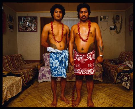 Samoan tatau: a tufuga begins his work… | Te Papa’s Blog