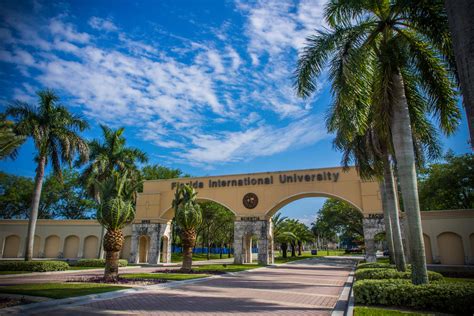 Welcome to FIU, 1970 | FIU Magazine - Florida International University