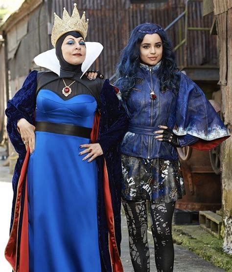 The Classic Disney Influences in the Costumes of "Descendants ...