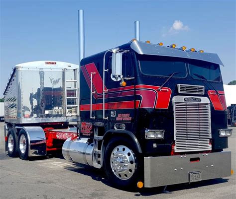 Pin by Paulie on Everything Trucks/Buses/Etc | Freightliner trucks, Big trucks, Trucks