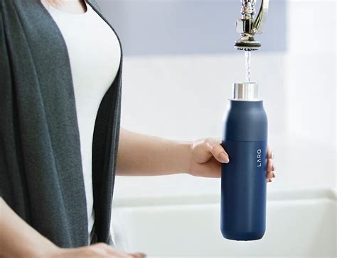 This Self-Cleaning Bottle Kills Bacteria and Looks Good While Doing It